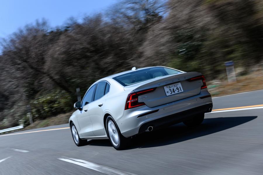  Volvo S60 T4 Momentum 2019 года  (JP) (фото 8 из 16)